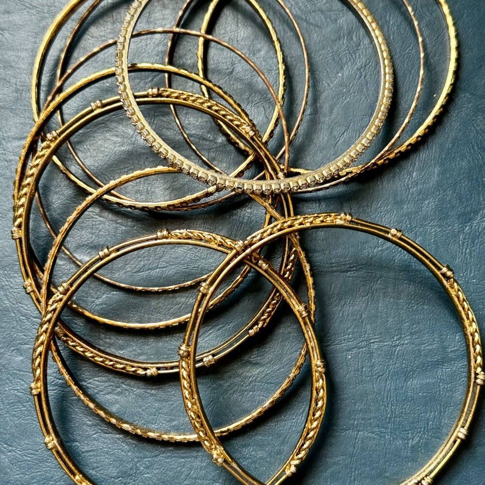 Set of 9 golden bangle bracelets + one - Picture 5 of 6